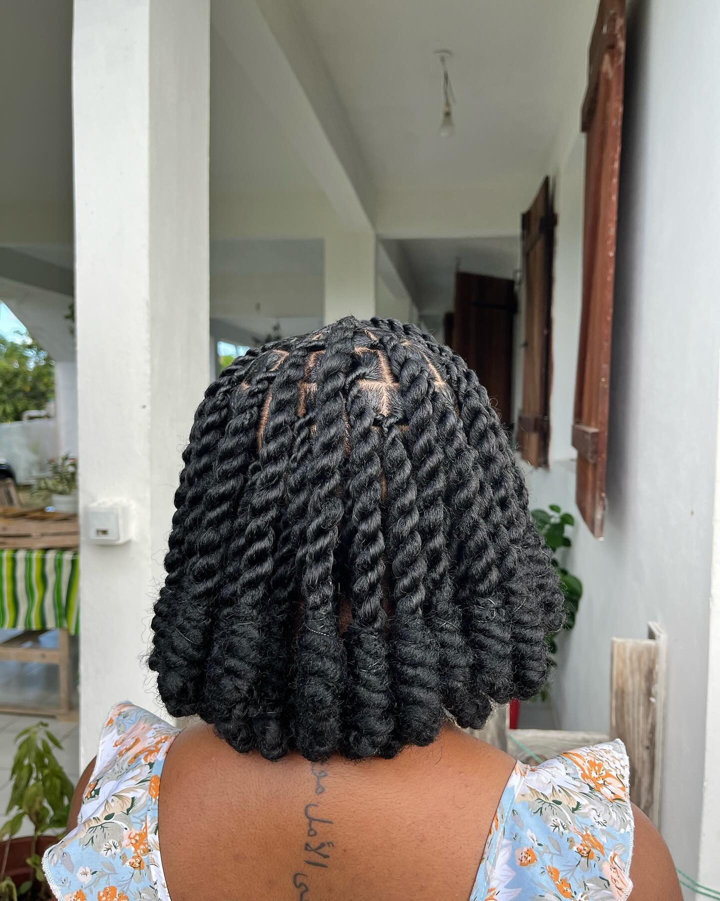 Chic Short Twists With Defined Ends