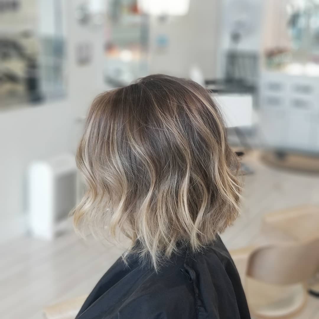 Tousled Bronde Bob With Loose Waves