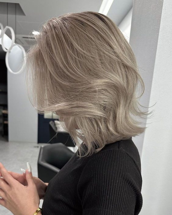 Ash Blonde Collarbone Layers With Soft Waves