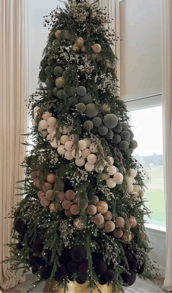 17 Classy Ralph Lauren Christmas Tree Ideas That Look Straight Out of a Luxury Holiday Home