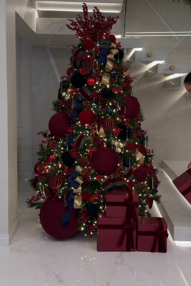 17 Classy Ralph Lauren Christmas Tree Ideas That Look Straight Out of a Luxury Holiday Home