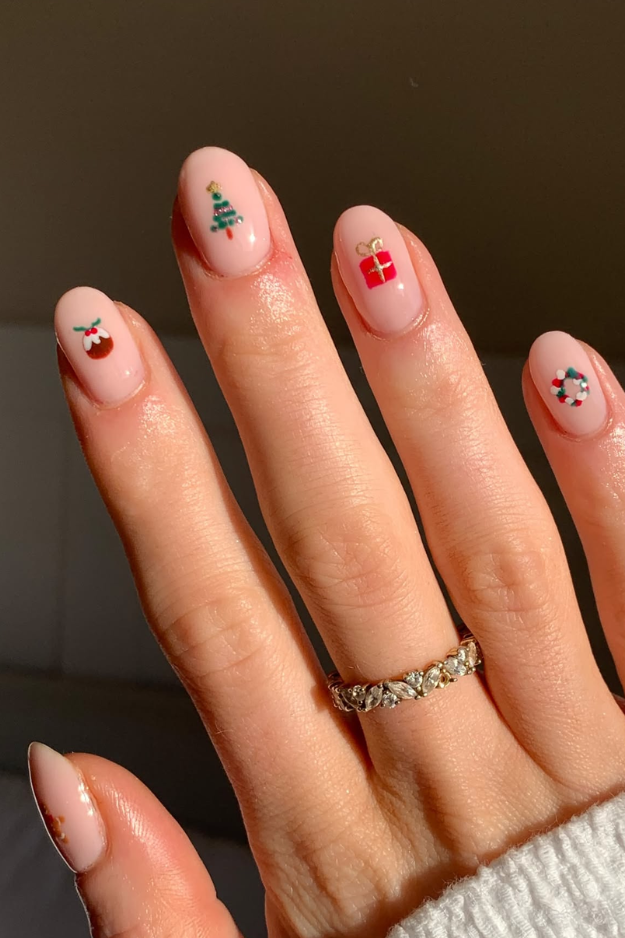 The 23 Short Christmas Nail Designs Everyone Will Want This Holiday Season The 23 Short Christmas Nail Designs Everyone Will Want This Holiday Season