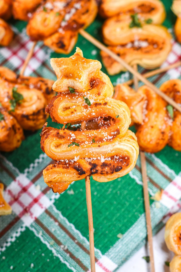 40 Christmas Appetizers That Will Have Everyone Hovering Around the Food Table 40 Christmas Appetizers That Will Have Everyone Hovering Around the Food Table