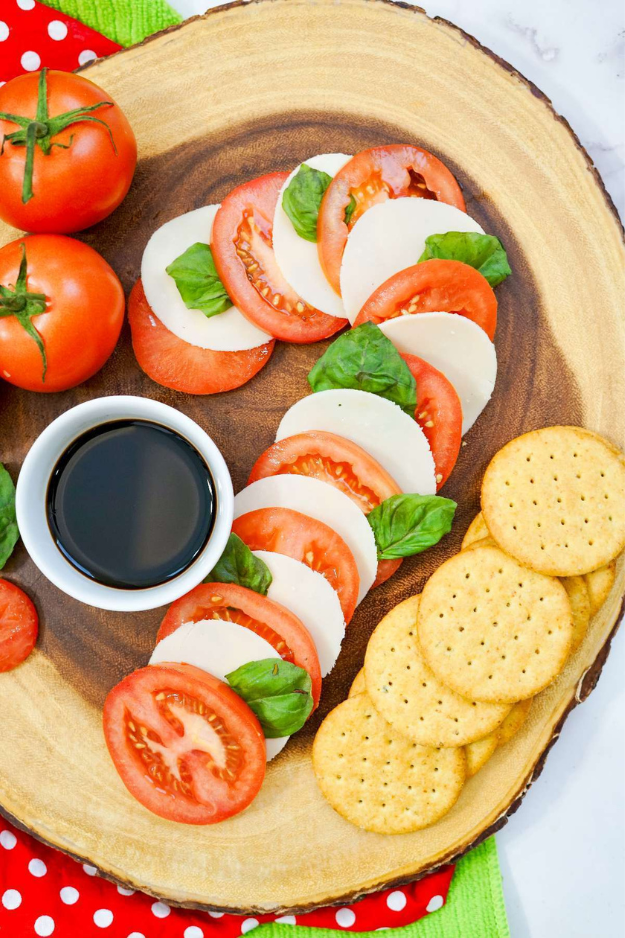 40 Christmas Appetizers That Will Have Everyone Hovering Around the Food Table 40 Christmas Appetizers That Will Have Everyone Hovering Around the Food Table