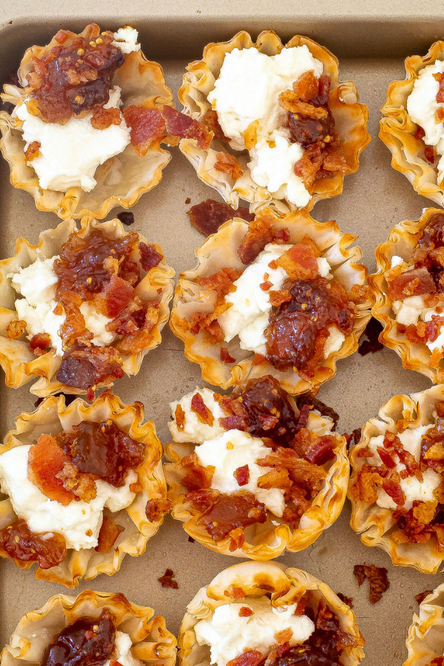 40 Christmas Appetizers That Will Have Everyone Hovering Around the Food Table 40 Christmas Appetizers That Will Have Everyone Hovering Around the Food Table