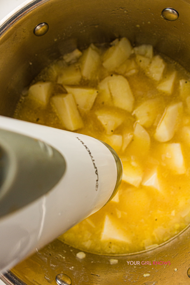 This Old-Fashioned Creamy Potato Soup Tastes Like the Kind Grandma Used to Make
