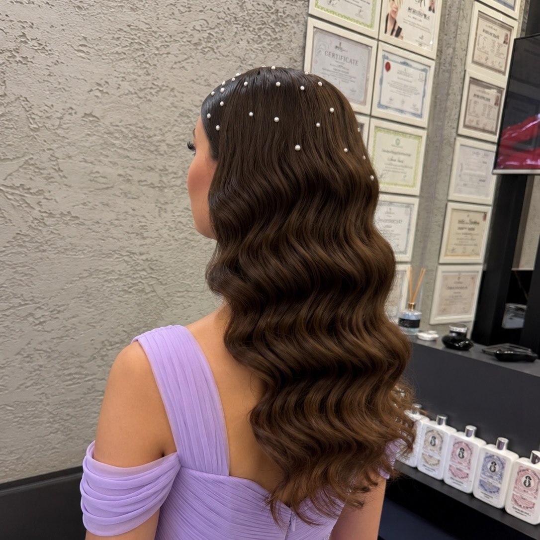 Glamorous Deep Side Part Body Waves with Pearls