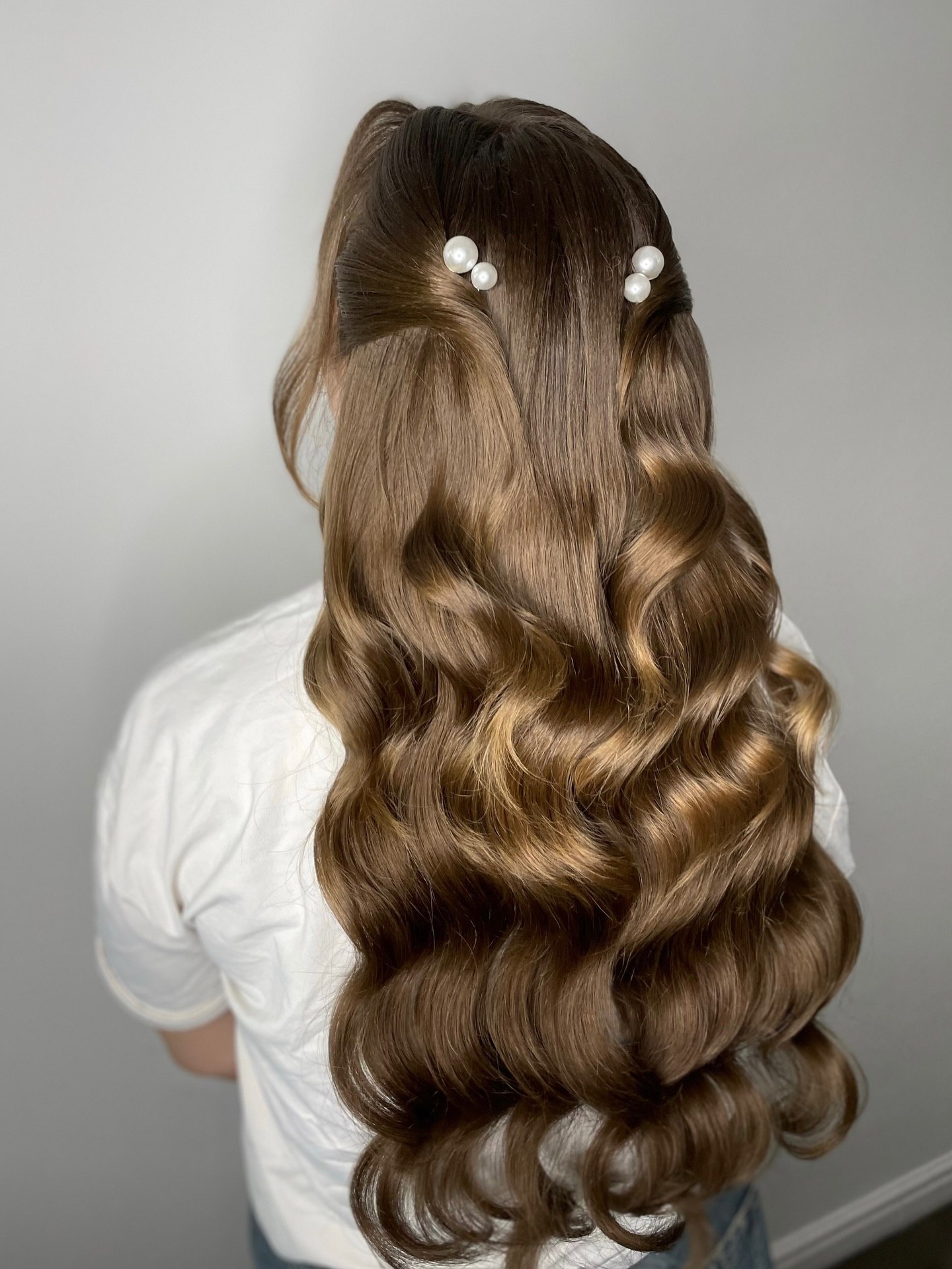 Elegant Pearl Accents With Soft Chocolate Brown Waves