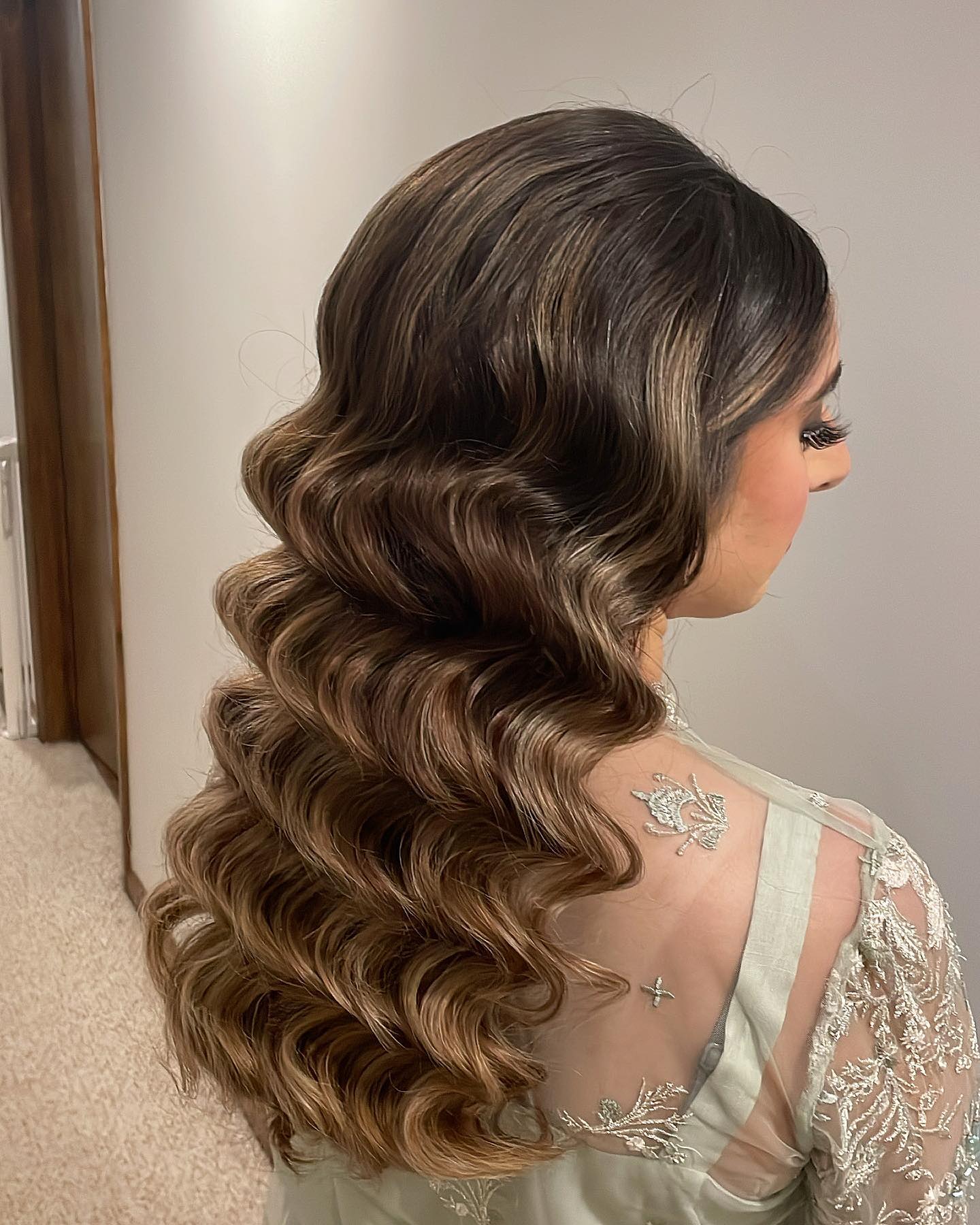 Glamorous Hollywood Waves With Caramel Balayage