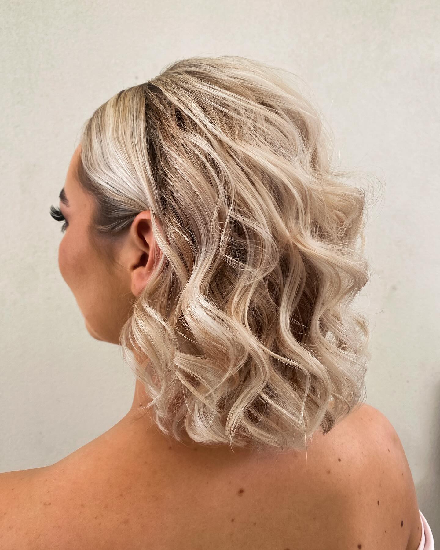 Textured Bronde Bob With Loose Hollywood Waves