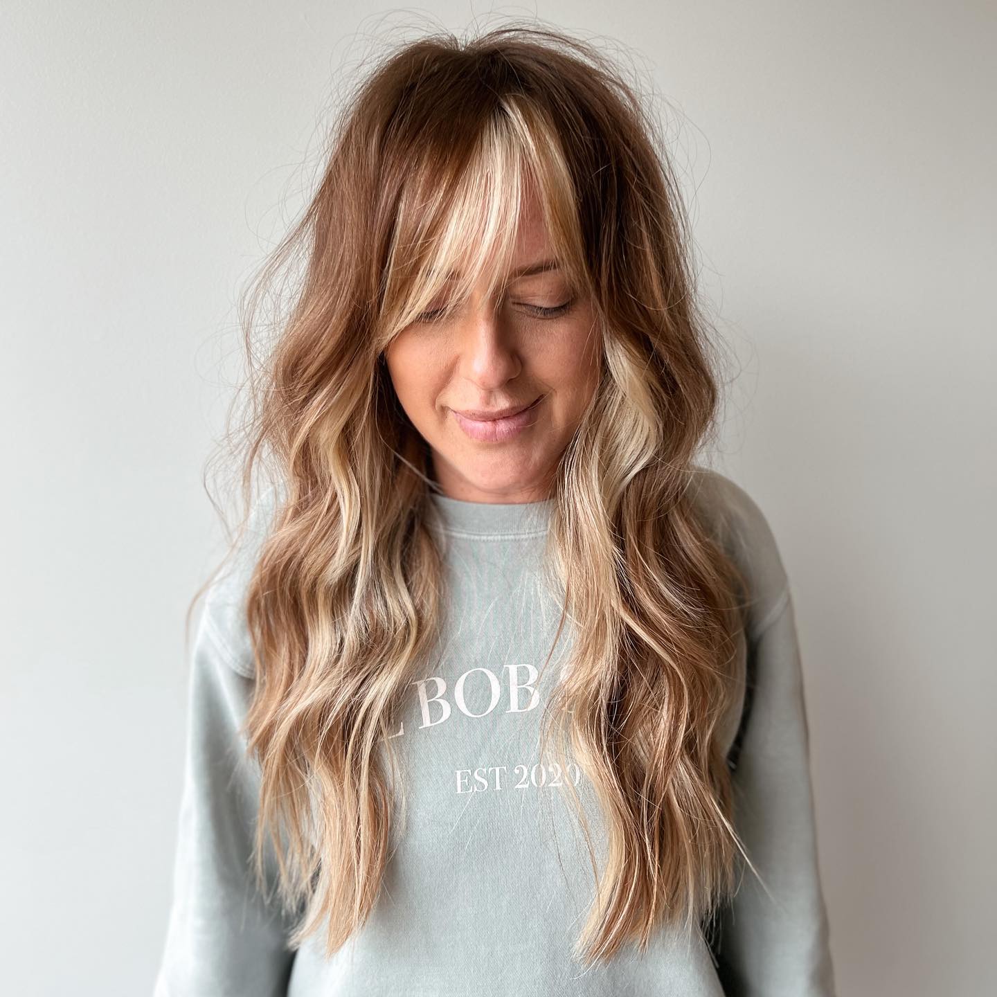 Effortless Waves With Bold Blonde Money Piece Bangs
