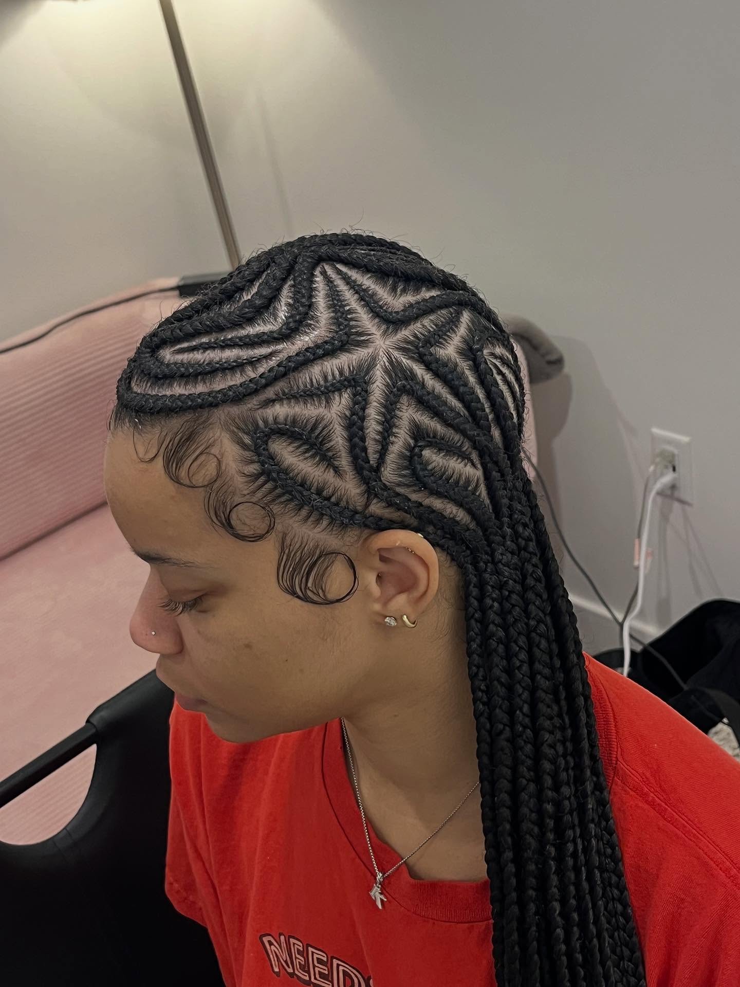 Geometric Star Feed-In Braids With Swirled Edges