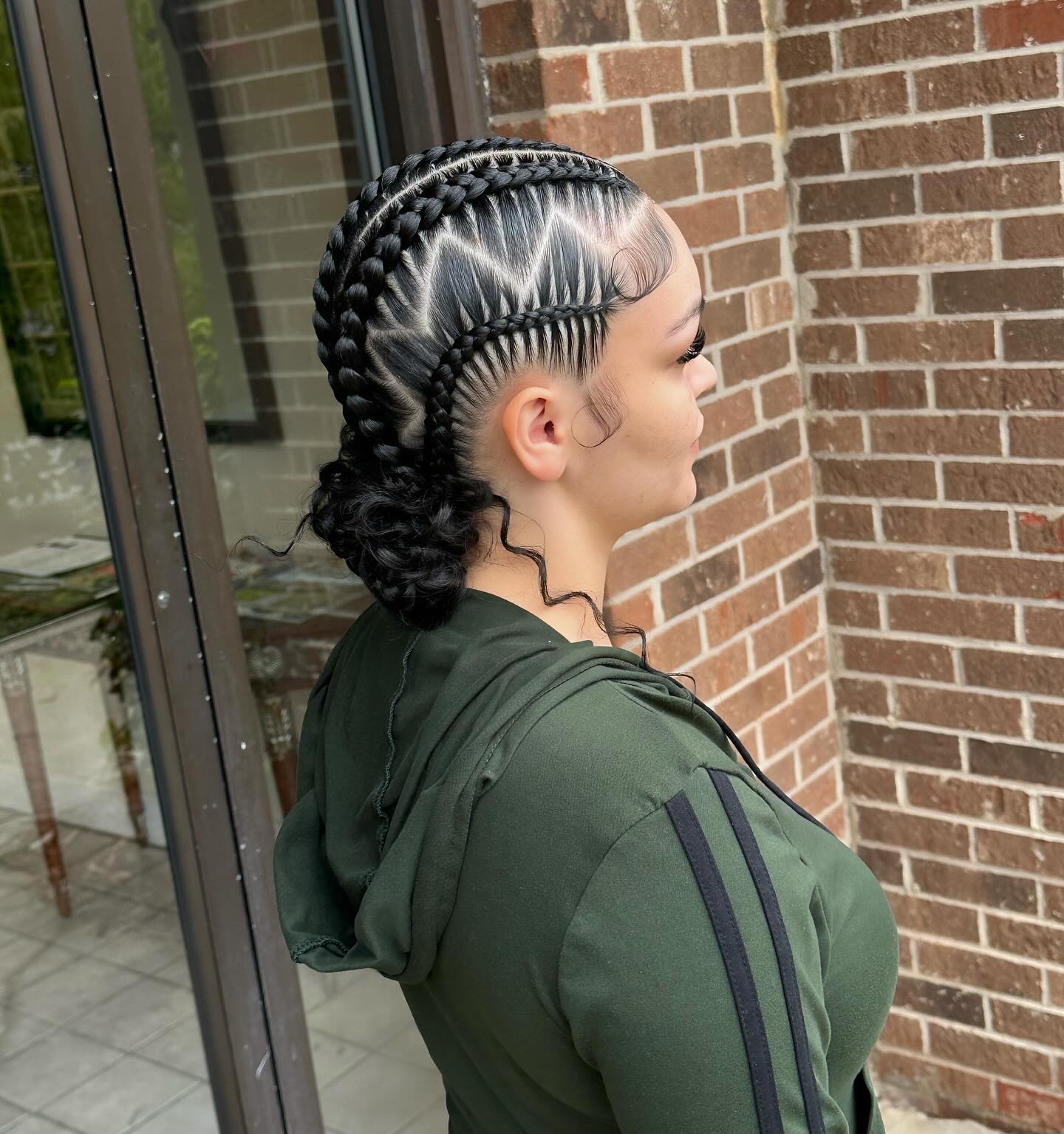 Geometric Stitch Braids With Curly Tendrils