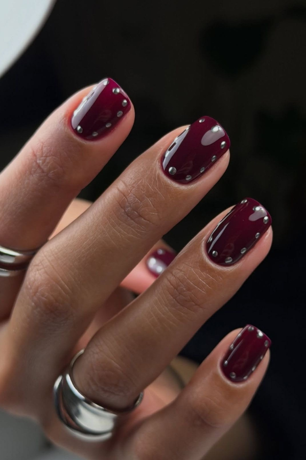 22 Goregous Short Winter Nails for Your Next Cozy-Girl Manicure