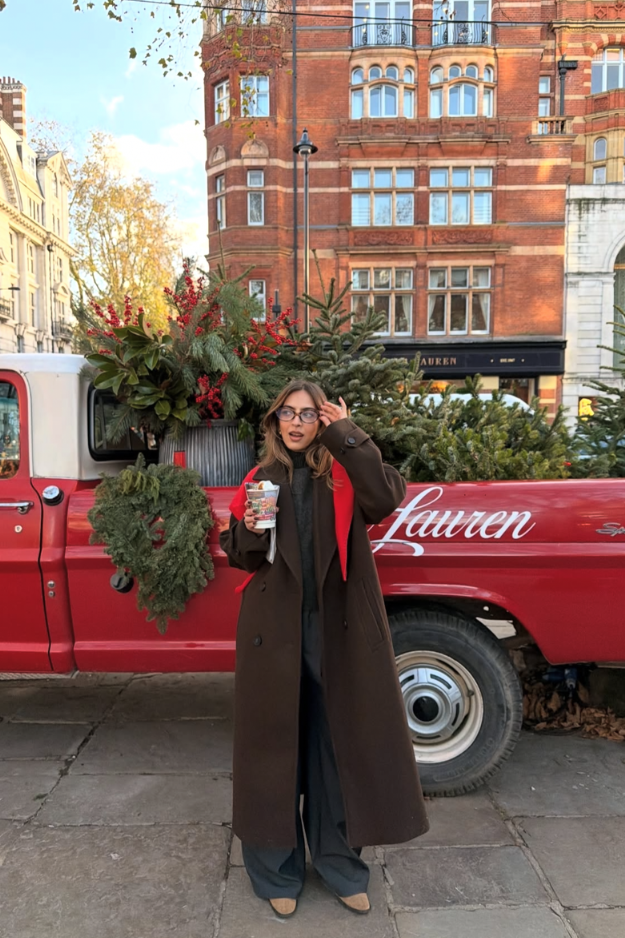 26 Paris Winter Outfits That Look Like They Belong on a French It-Girl