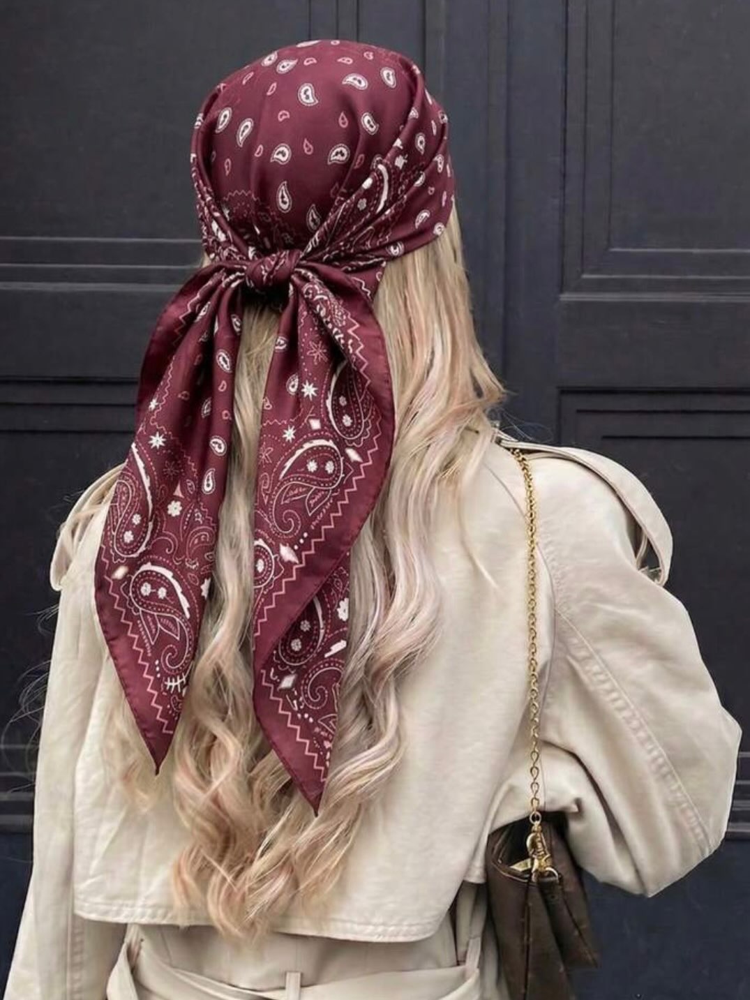 Chic Bandana Tied Ponytail with Loose Waves