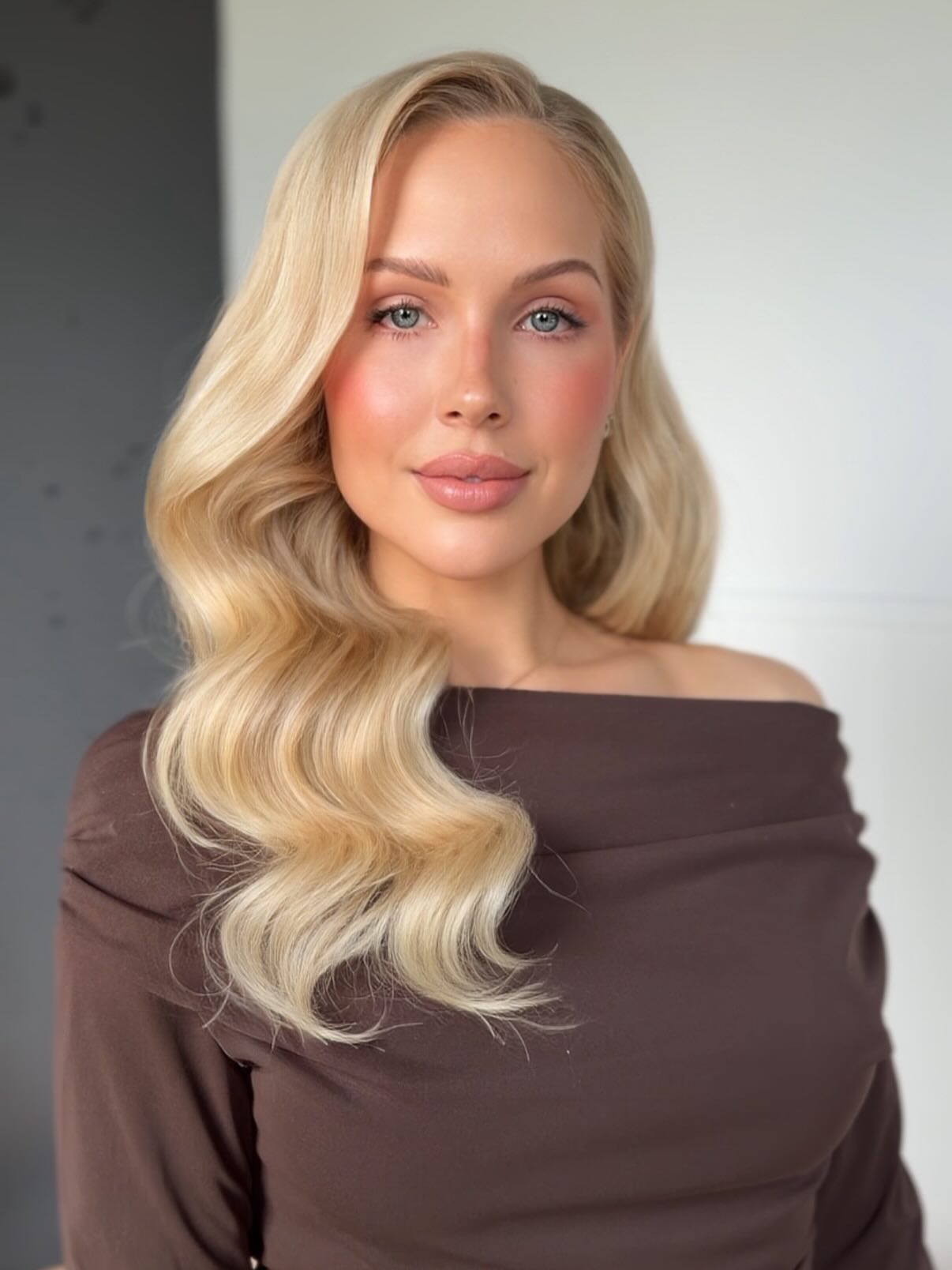 Glamorous Hollywood Waves Blonde Hairstyle
