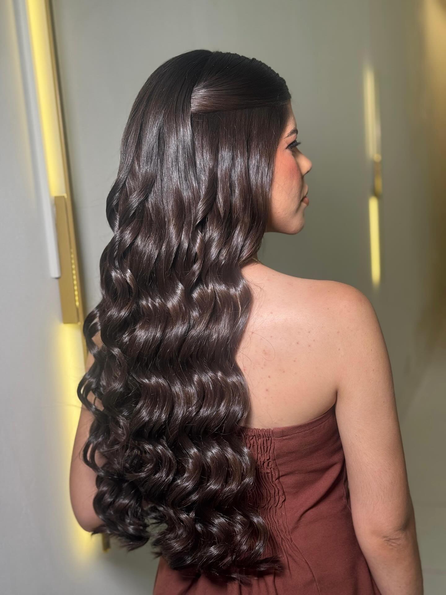 Deep Barrel Waves With Subtle Half-Up Twist