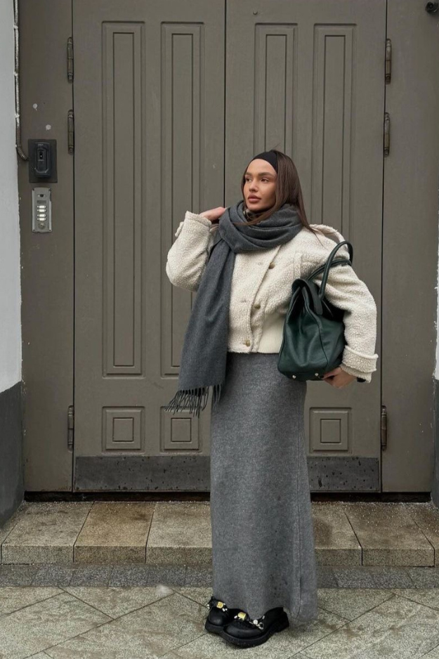 21 Winter Long Skirt Outfits That Give Effortless French-Girl Energy 21 Winter Long Skirt Outfits That Give Effortless French-Girl Energy