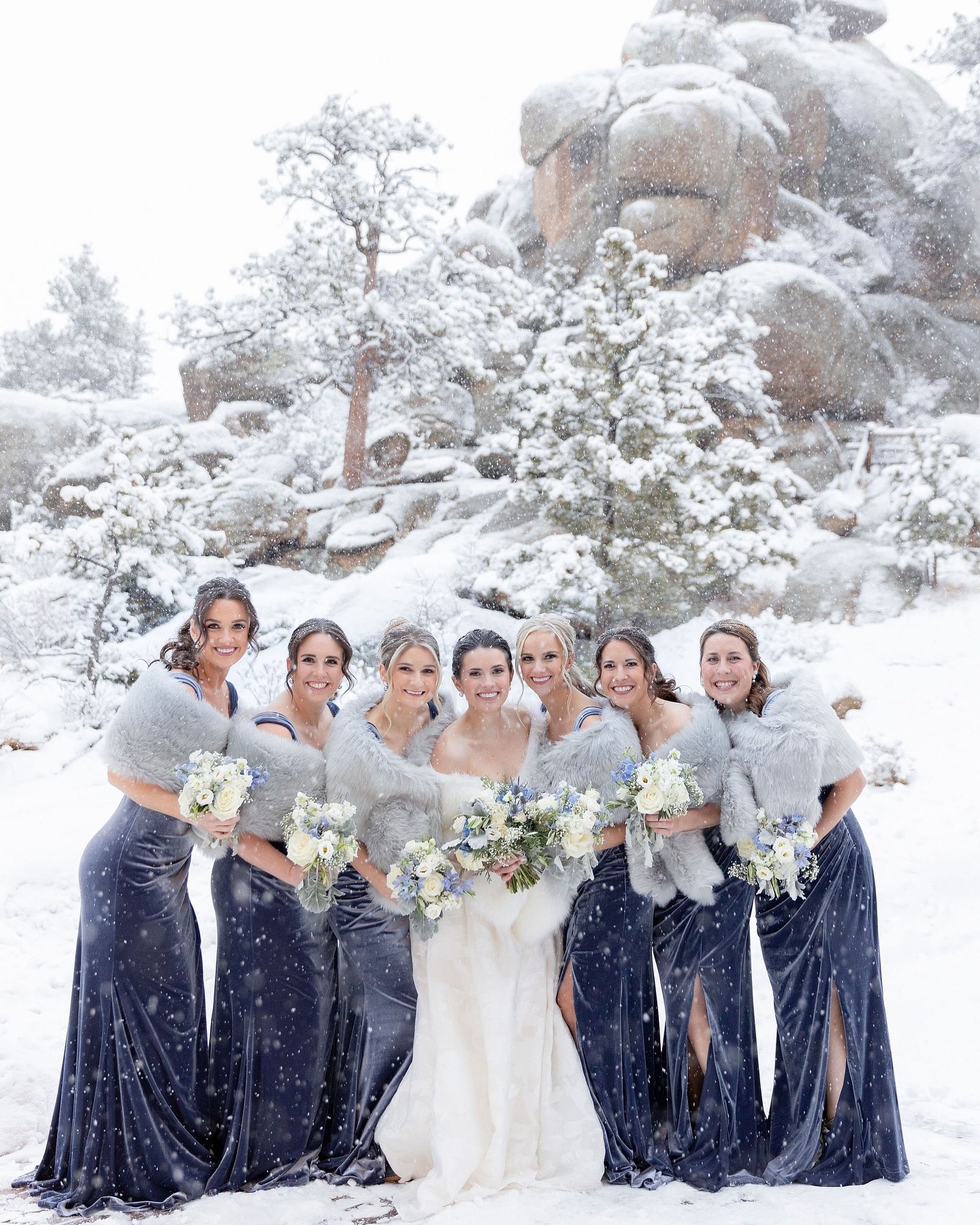 Midnight Velvet Bridesmaid Dresses With Faux Fur Stoles