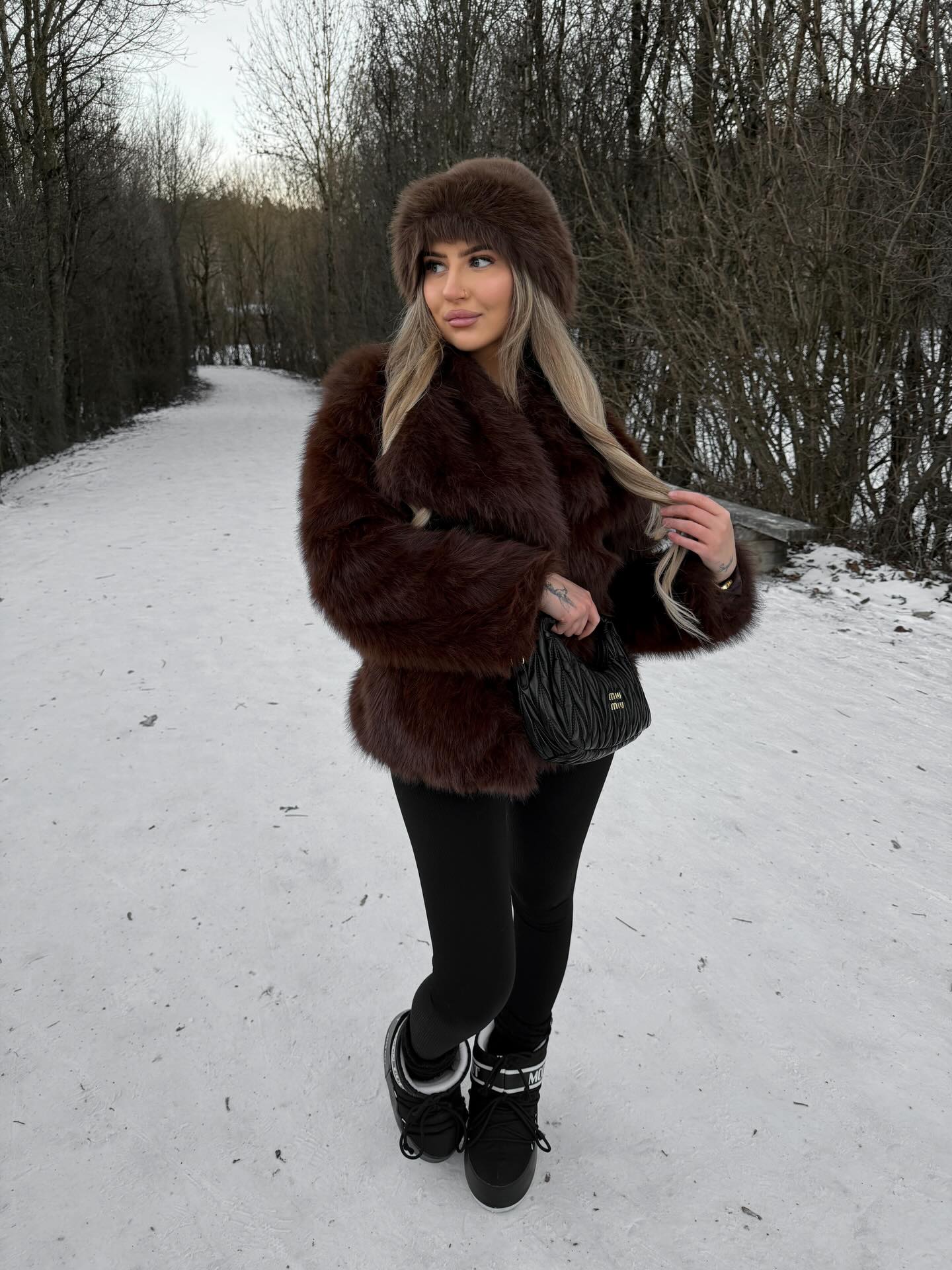 Glamorous Fur Coat And Moon Boots Winter Look