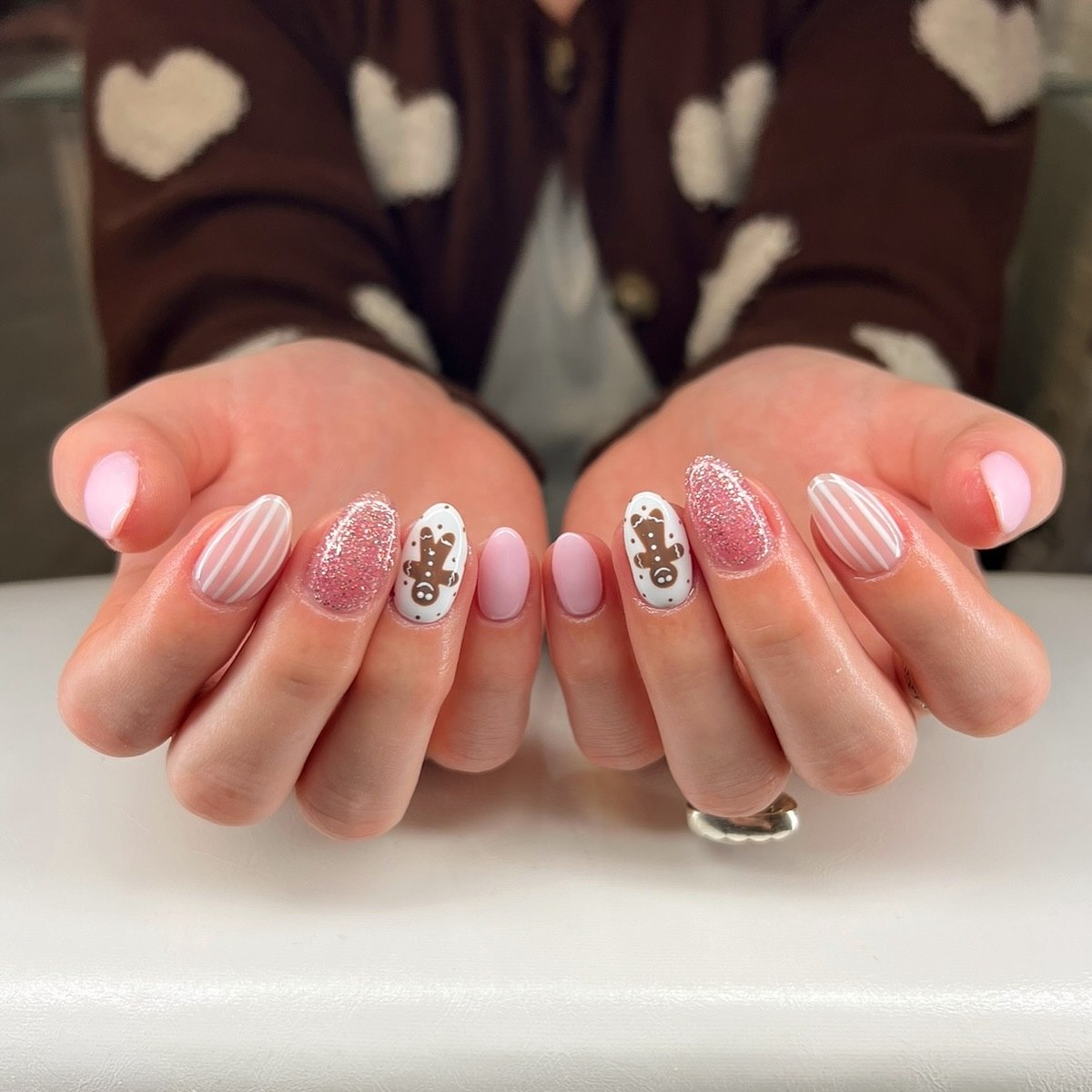 Sweet Gingerbread Man Oval Nails