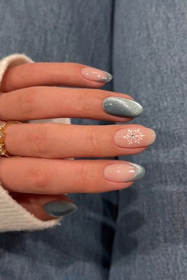 17 Christmas Winter Nails Worth Screenshotting Before Your December Appointment