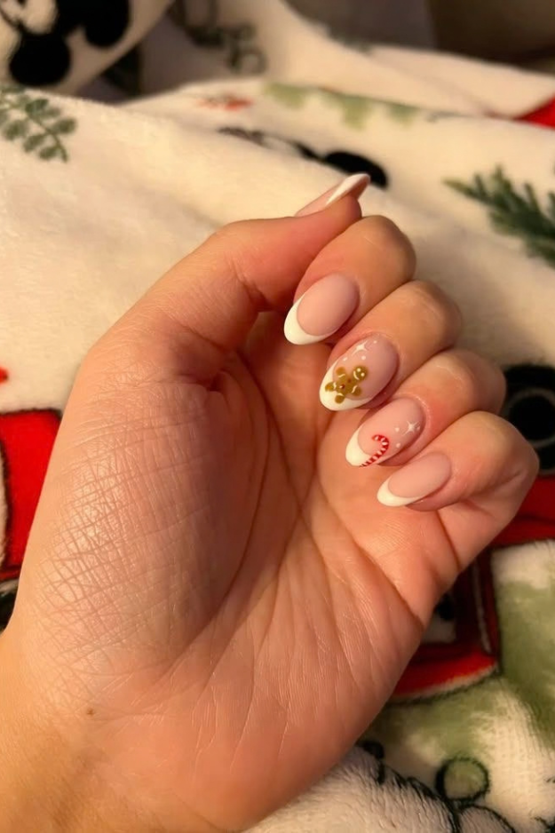 17 Christmas Winter Nails Worth Screenshotting Before Your December Appointment