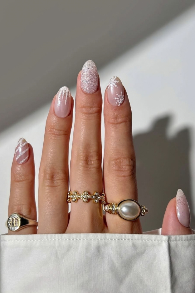 17 Christmas Winter Nails Worth Screenshotting Before Your December Appointment