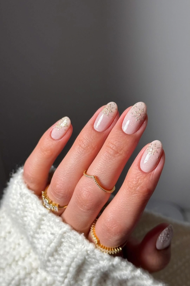 17 Christmas Winter Nails Worth Screenshotting Before Your December Appointment