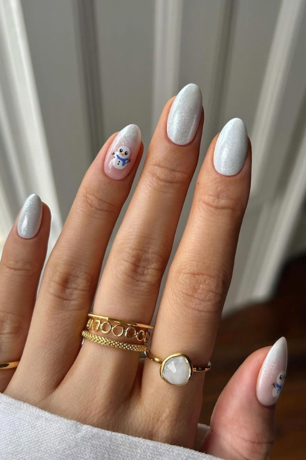 17 Christmas Winter Nails Worth Screenshotting Before Your December Appointment