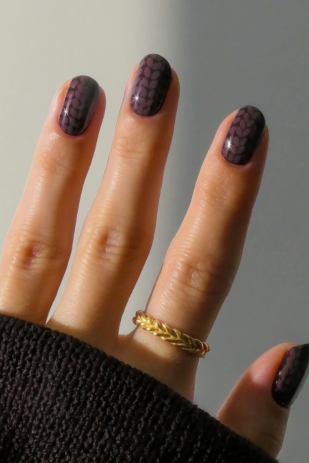 21 Gorgeous November Nail Ideas for That Perfect Late-Fall Aesthetic