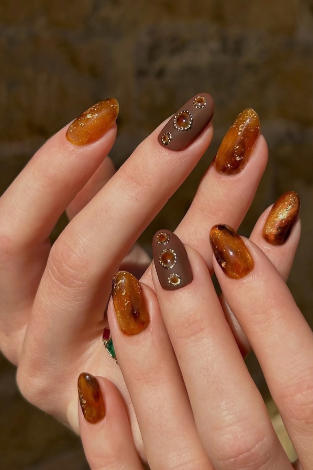 21 Gorgeous November Nail Ideas for That Perfect Late-Fall Aesthetic