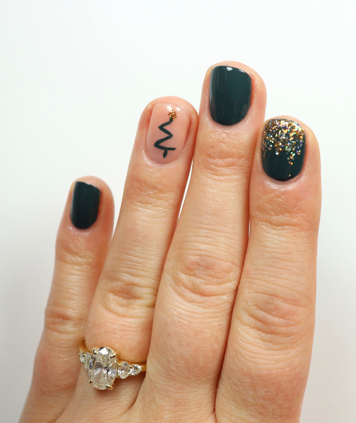 Deep Emerald Christmas Tree Accent Nails