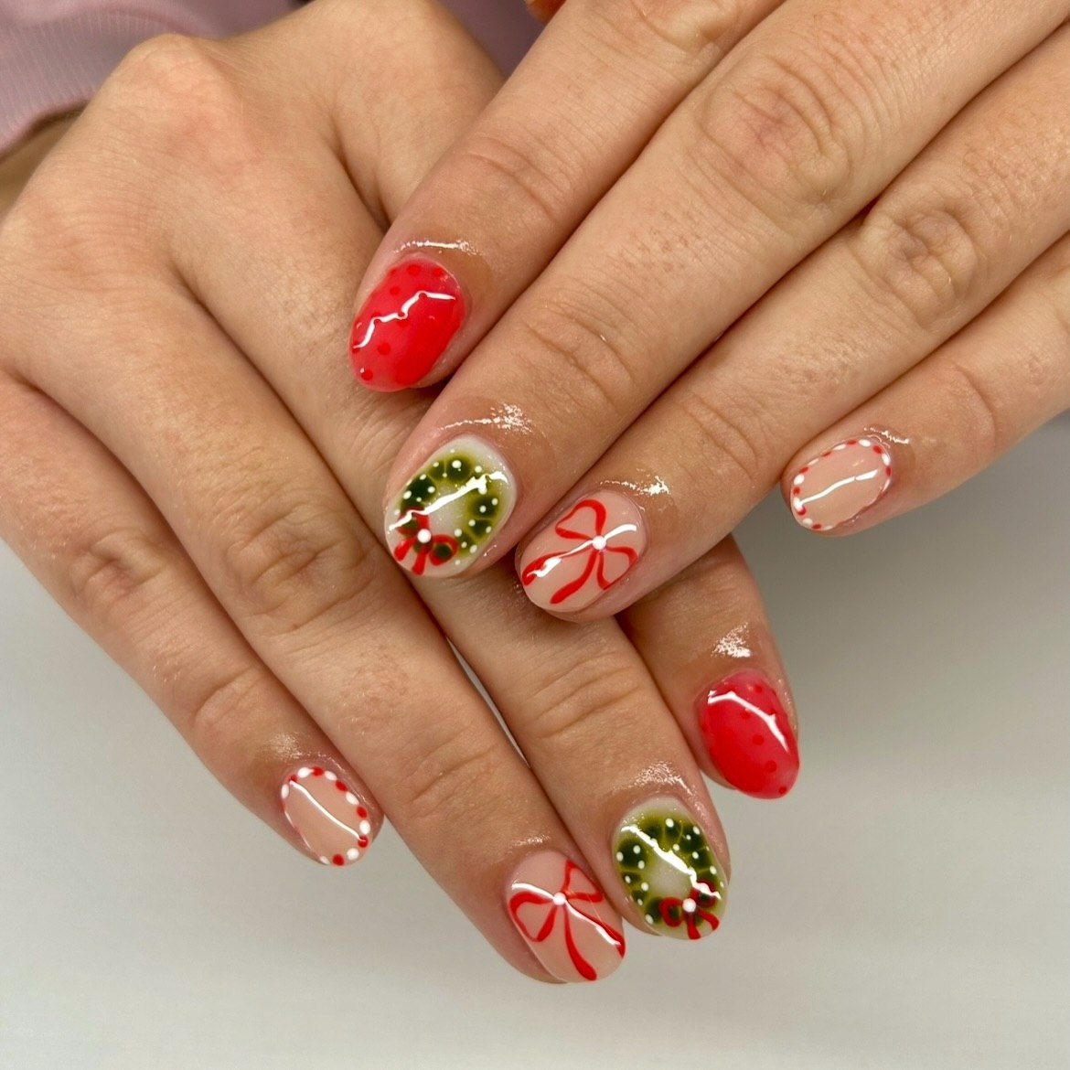 Festive Christmas Wreath and Gift Wrap Nails