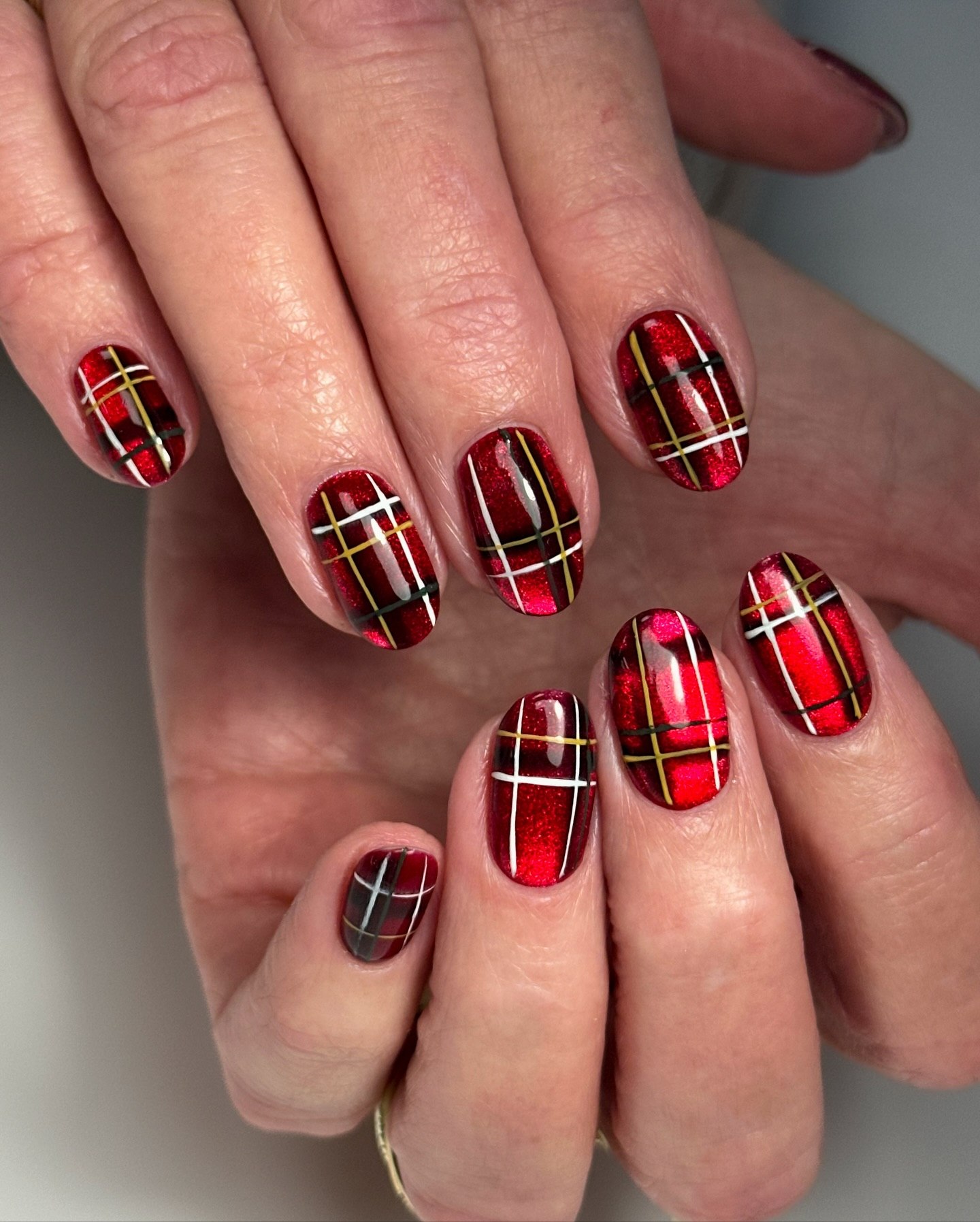 Sparkling Red Tartan Plaid Oval Nails