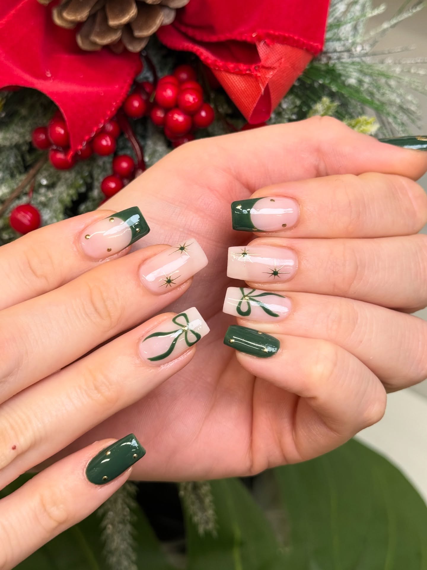 Festive Forest Green Christmas Bow Nails