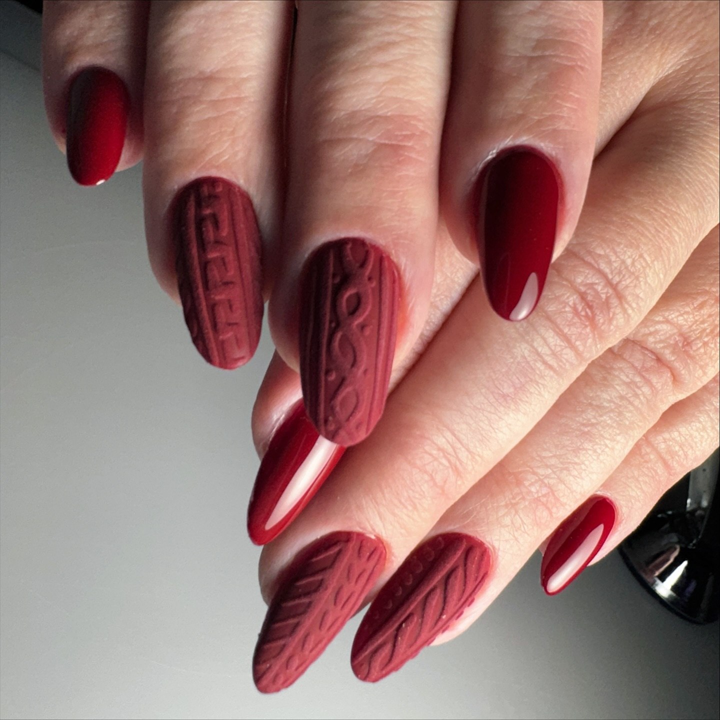 Deep Red Sweater Matte & Glossy Almond Nails