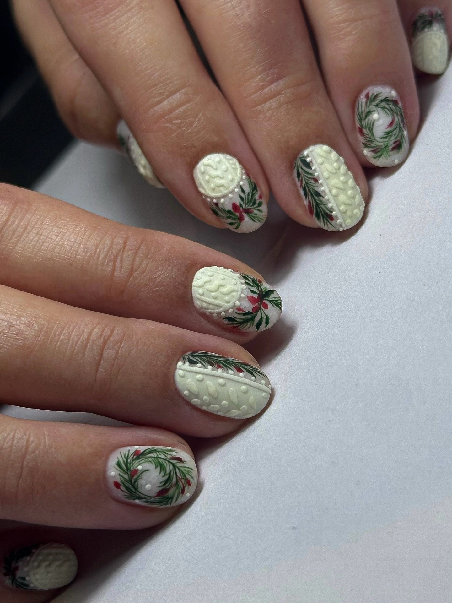 Creamy Sweater Weather Wreath & Berry Nails