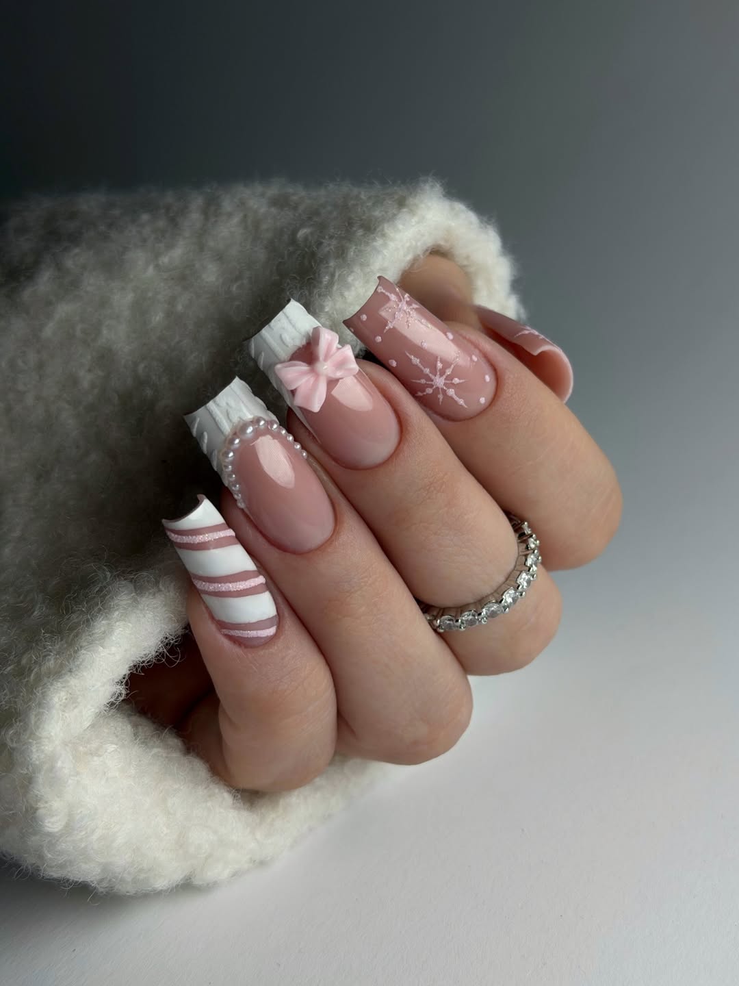 Cozy Winter French Tip Nail Art Set