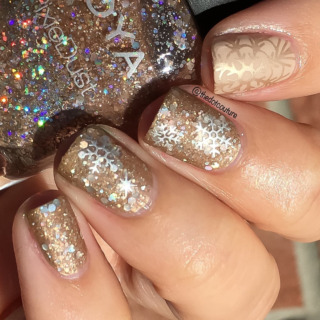 Short Oval Gold Glitter Matte Snowflake Nails — Christmas Nail Designs