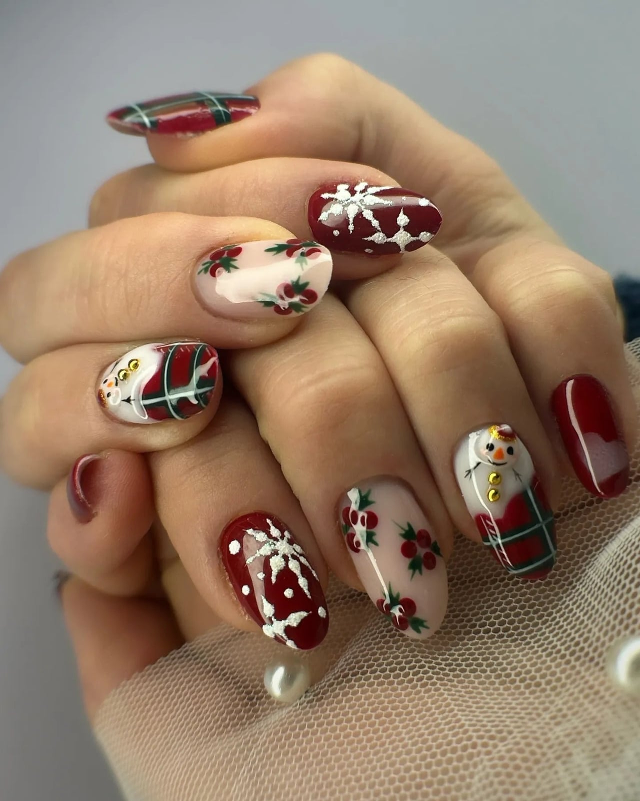 Short Oval Christmas Motif Mix — Christmas Nail Designs