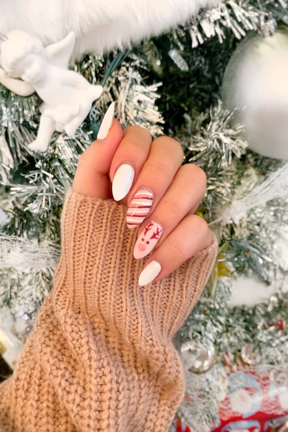Medium Oval Candy Cane Reindeer Nails — Christmas Nail Designs