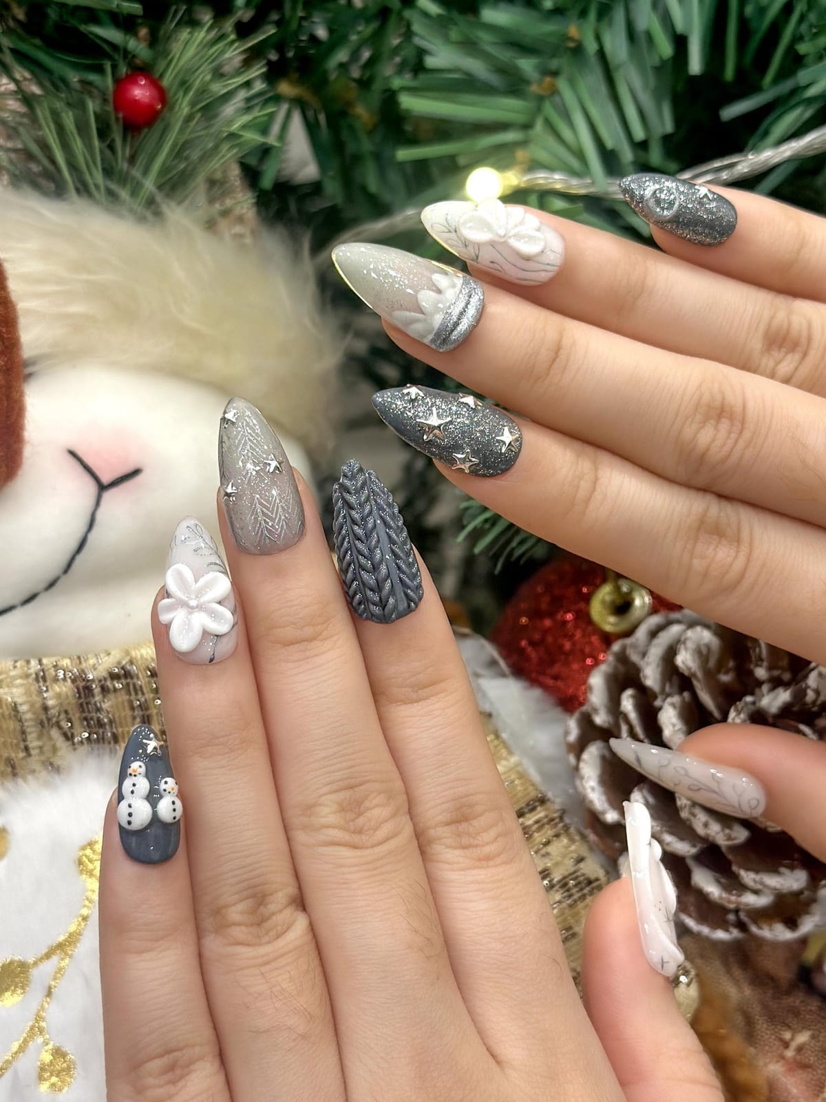Long Almond 3D Flowers And Gray Knit Texture — Silver Christmas Nails