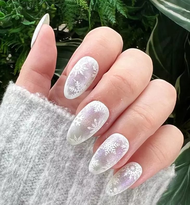 Medium Oval Matte Iridescent Snowflake Nails Medium Oval Matte Iridescent Snowflake Nails — Winter Wonderland Nails