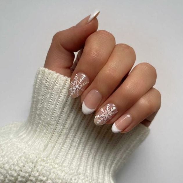 Medium Almond Nude White French Snowflake Nails, нюдовый с белым Medium Almond Nude White French Snowflake Nails, нюдовый с белым — Winter Wonderland Nails
