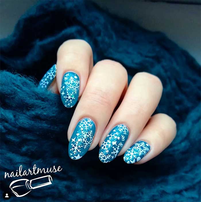 Medium Almond Navy Blue Light Blue Ombre Snowflake, Close-Up Take Medium Almond Navy Blue Light Blue Ombre Snowflake, Close-Up Take — Winter Wonderland Nails