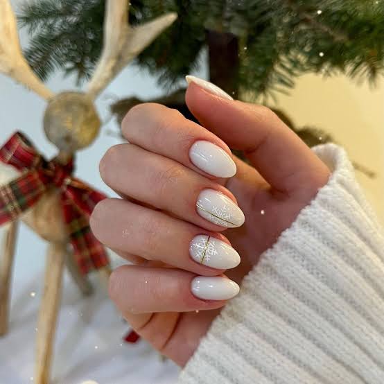 Medium Almond White Gold Stripe Snowflake Nails Medium Almond White Gold Stripe Snowflake Nails — Winter Wonderland Nails