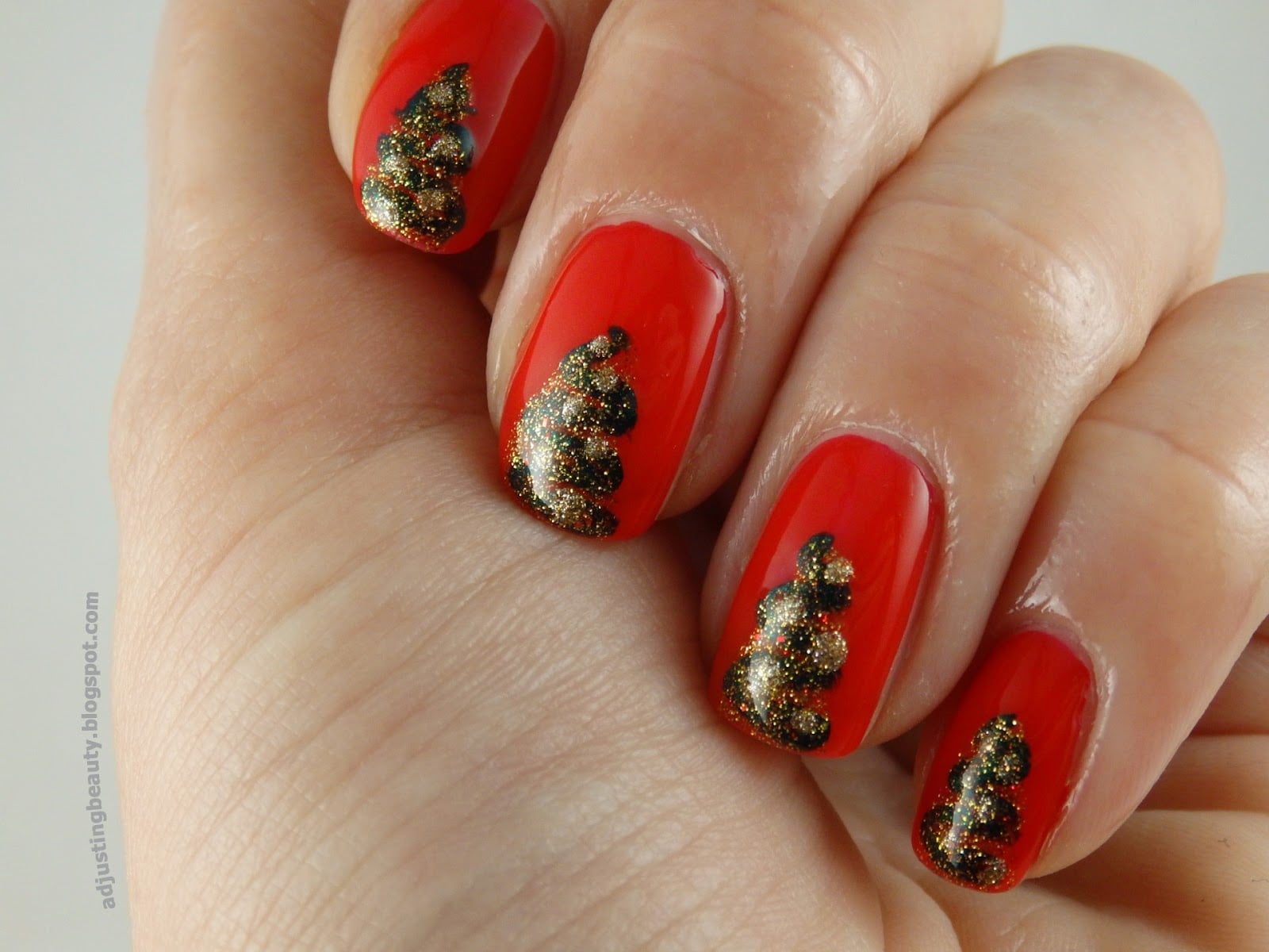 Short Oval Bright Red With Glitter Tree — Christmas Tree Nail Art
