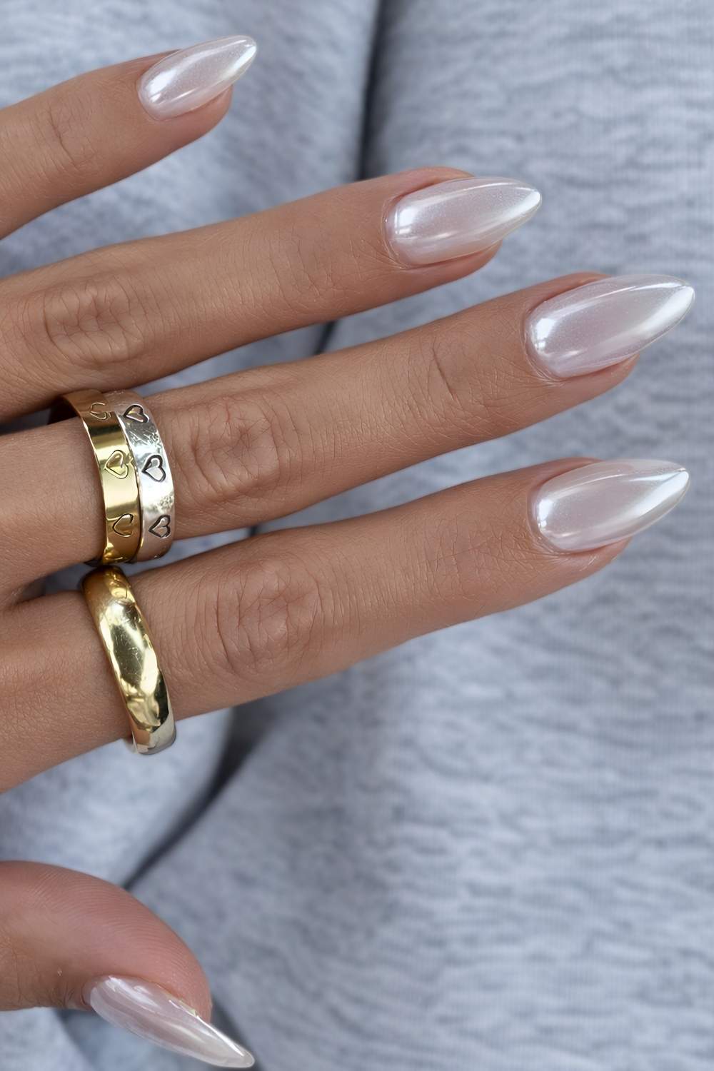 Pearlescent White Chrome Short Almond Nails — Winter White Nails
